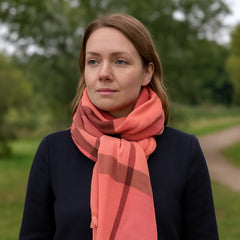 Écharpe rose orangé à carreaux