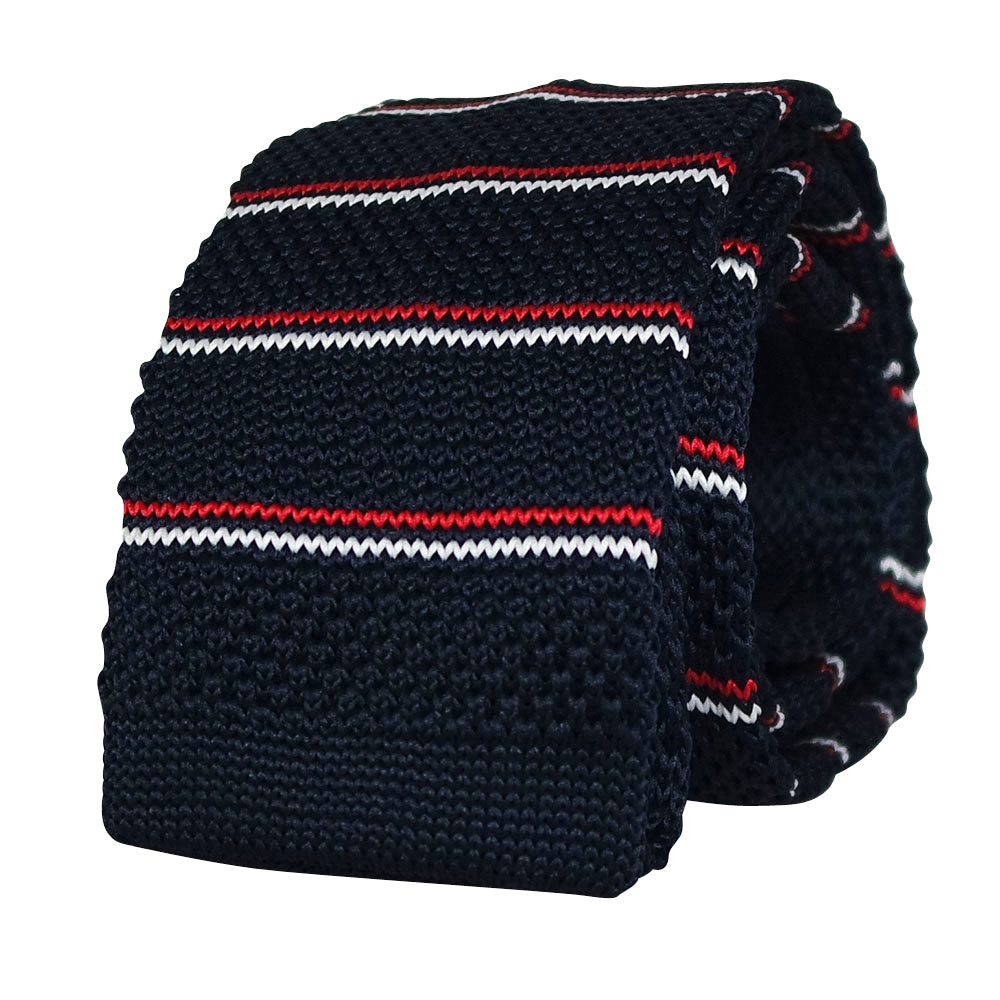 Costume Bleu Marine à Rayures Avec Cravate Rayée