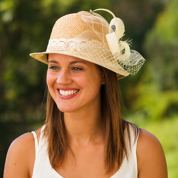 Chapeau cloche de cérémonie dentelle
