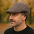 files/Homme_en_automne_avec_chapeau_en_tweed.png