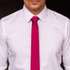 files/Homme_en_chemise_blanche_et_cravate_fuchsia.png